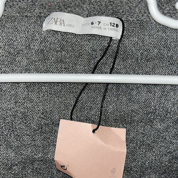 Zara Gray Kids Gray Hand Warmer(Size 6-7 yrs) - Picture 6 of 6